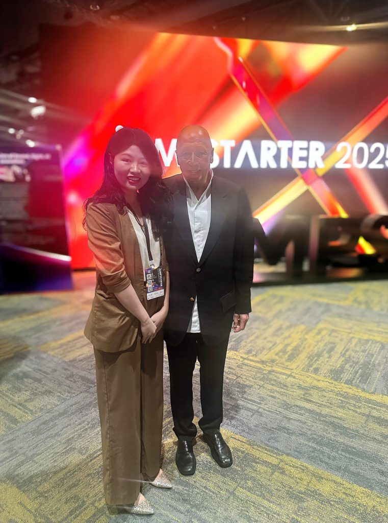 “蘭桂坊之父” 盛智文(右)與虹科CEO陳秋苑 (左)